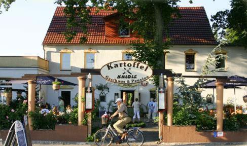 Kartoffelgasthaus & Pension Knidle 뤼베나우 외부 사진